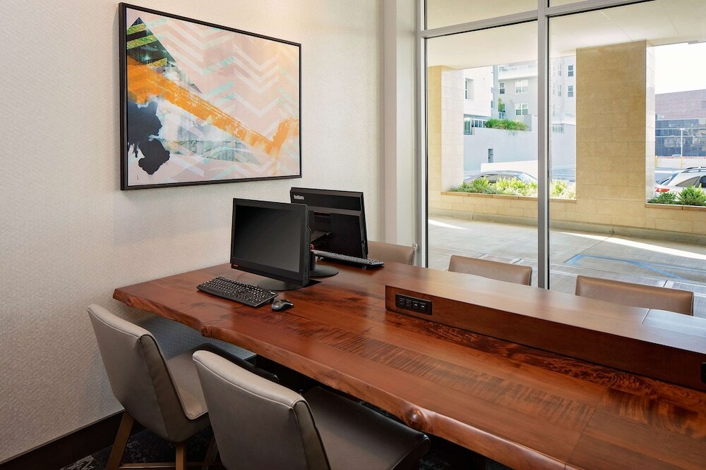 Фото Hyatt Place Glendale Los Angeles