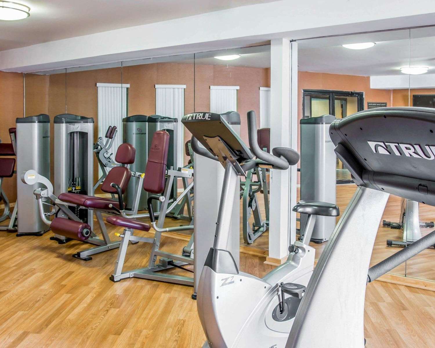 Фото Baymont by Wyndham Flint Airport North