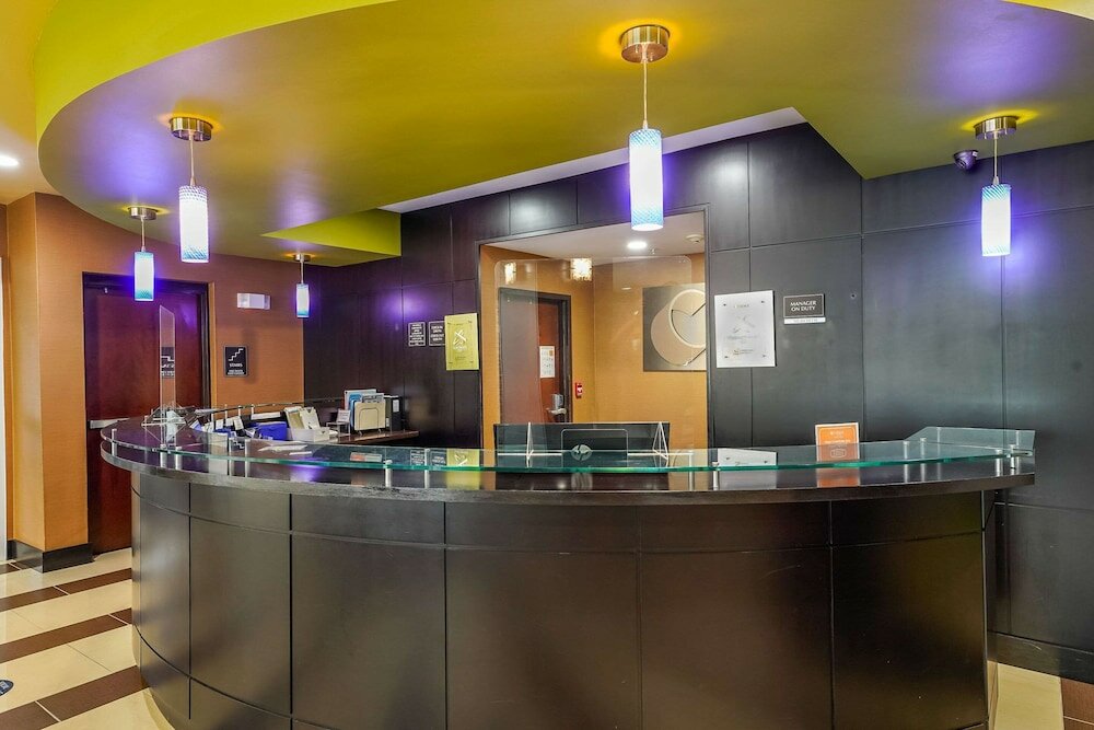 Фото Comfort Suites Lake City