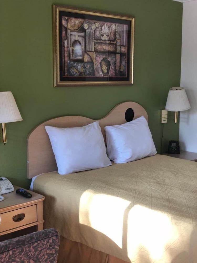 Фото Kelseyville Motel