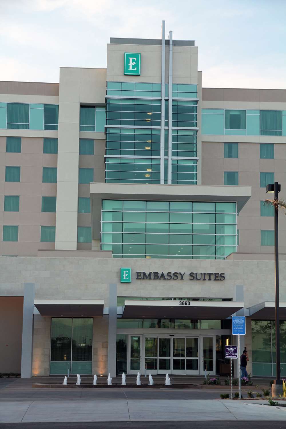 Фото Embassy Suites Ontario Airport