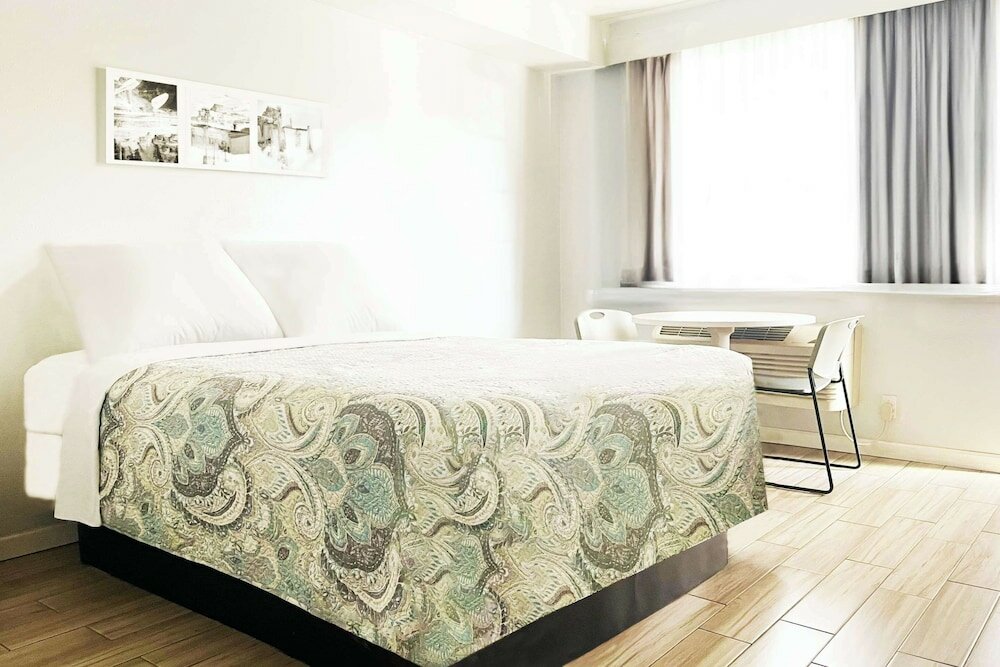 Фото Rodeway Inn Civic Center