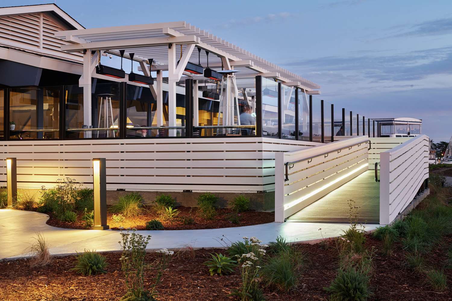 Фото DoubleTree by Hilton Hotel Berkeley Marina