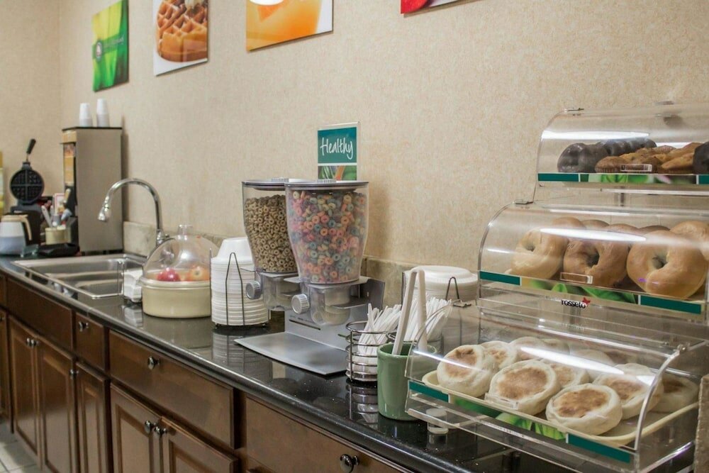 Фото Quality Inn Brunswick Cleveland South