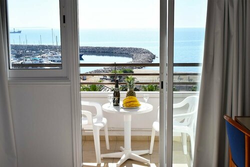 Гостиница Sun Hall Beach Hotel Apts в Ларнаке