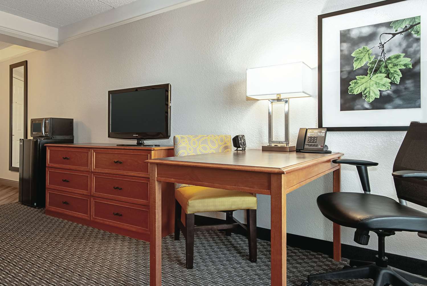 Фото La Quinta Inn & Suites by Wyndham Ontario Airport