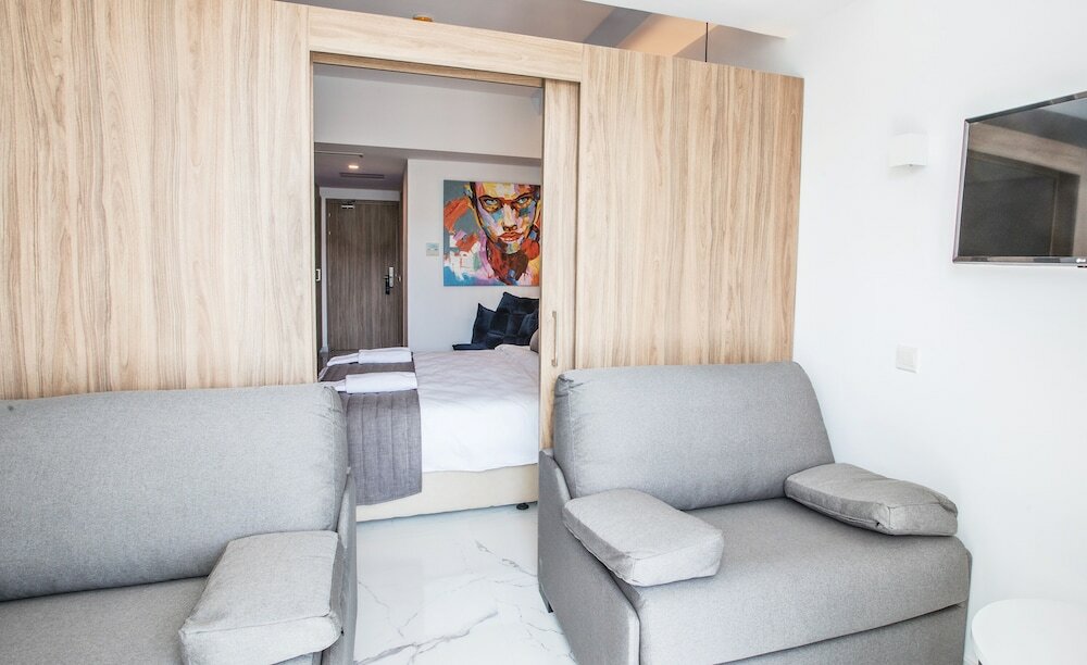 Фото The Blue Ivy Hotel and Suites