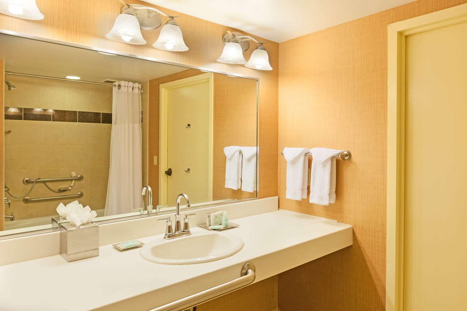 Фото Wyndham Grand Pittsburgh Downtown