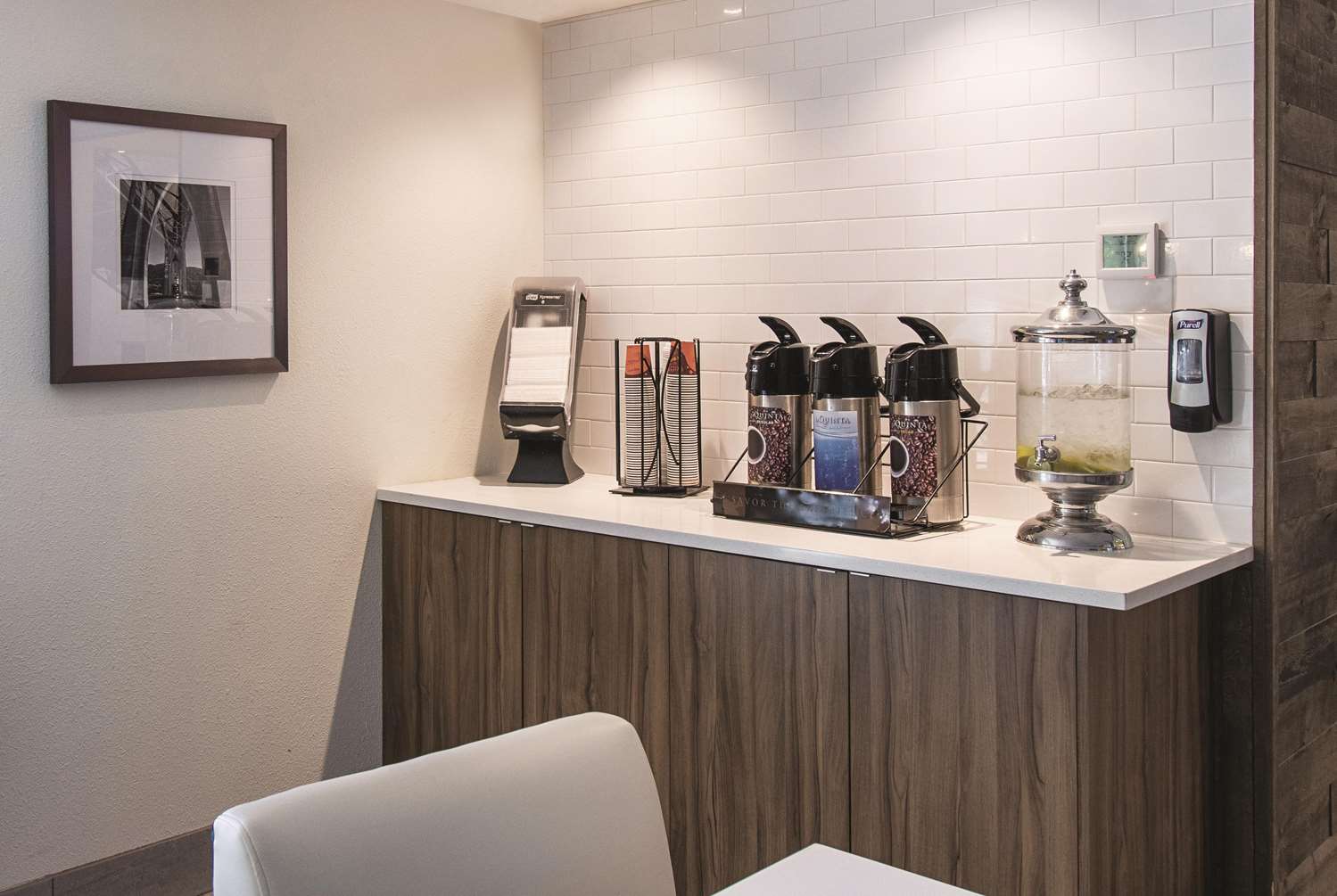 Фото La Quinta Inn & Suites by Wyndham Portland Nw