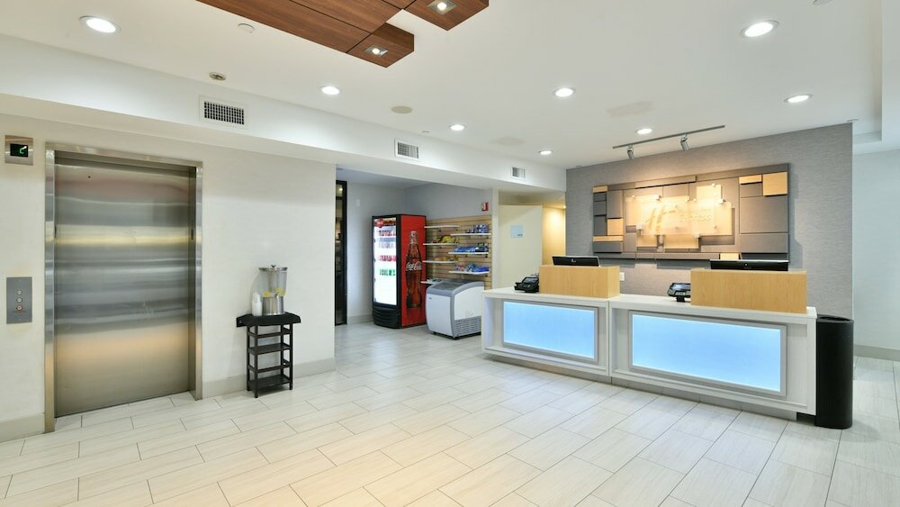 Фото Holiday Inn Express Staten Island West