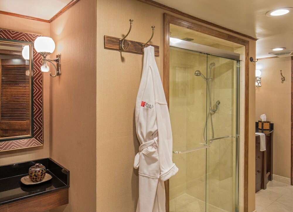 Фото Pier 5 Hotel Baltimore, Curio Collection by Hilton