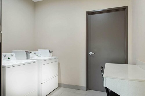 Гостиница La Quinta Inn & Suites by Wyndham Lake Charles - Westlake в Лейк-Чарльзе