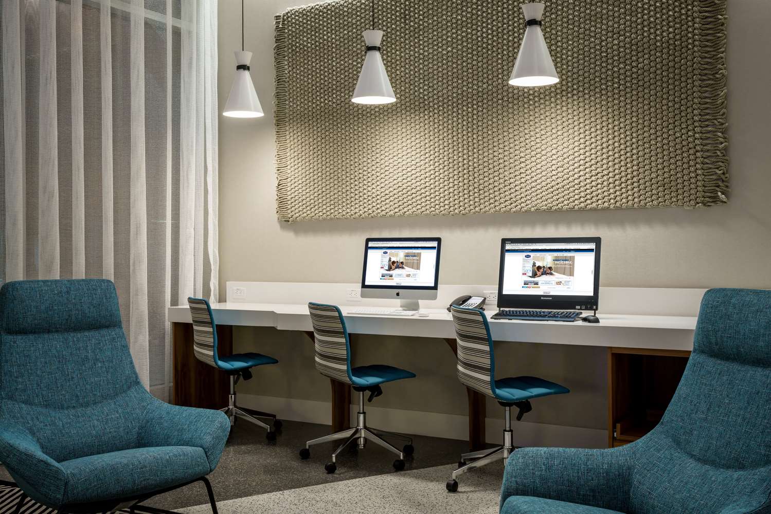 Фото Hampton Inn & Suites Santa Monica