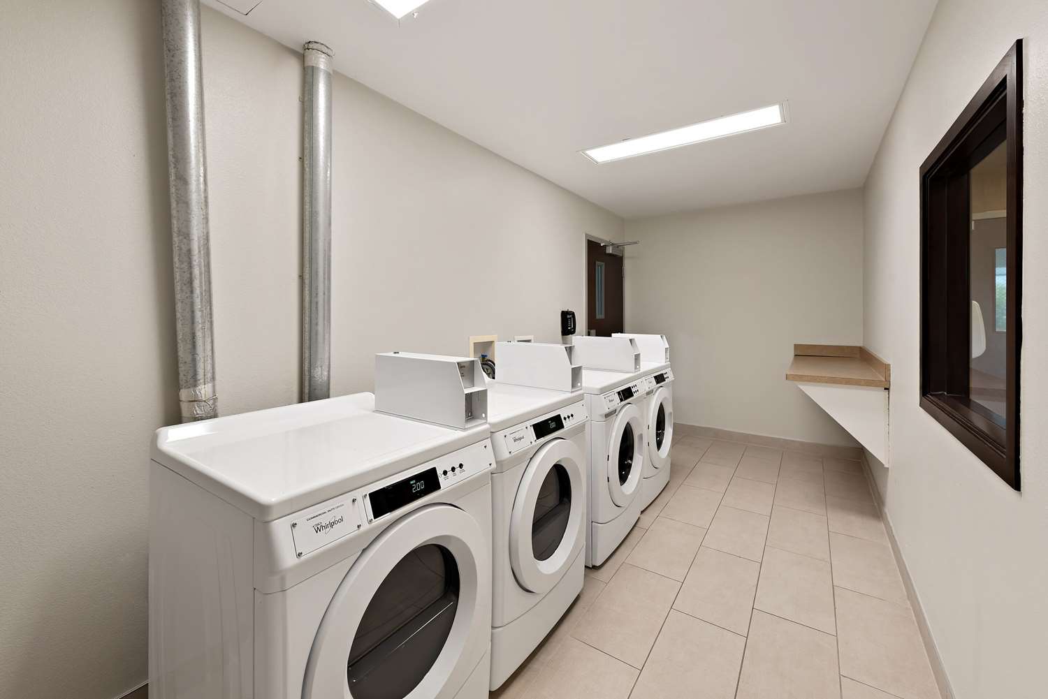 Фото Comfort Suites Columbus East Broad