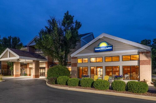 Гостиница Days Inn & Suites by Wyndham Madison в Мэдисоне