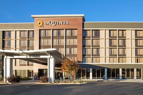 Гостиница La Quinta Inn & Suites by Wyndham Rancho Cordova Sacramento в Ранчо Кордове