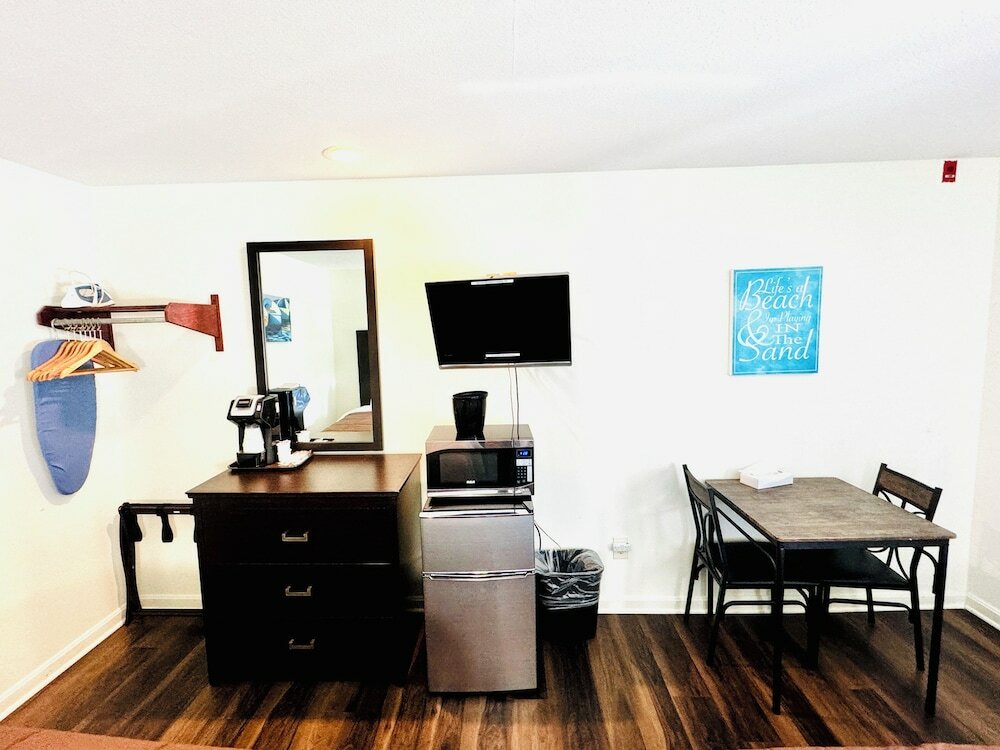 Фото Blue Spruce Motel & Townhouses