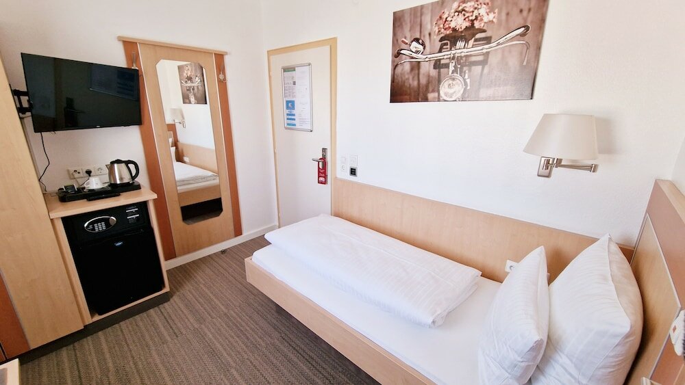 Фото Hotel Garni Metzingen