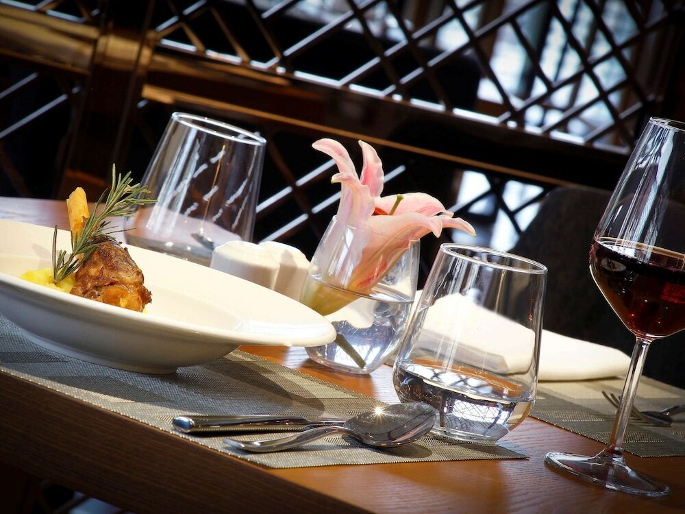 Фото Novotel Chennai Chamiers Road Hotel