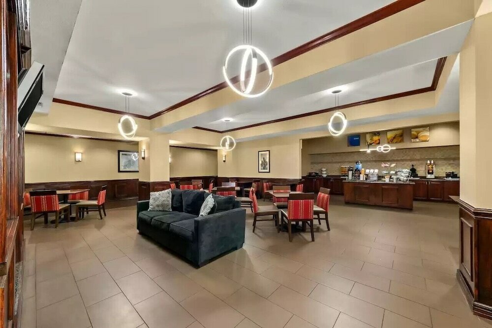 Фото Comfort Suites Central