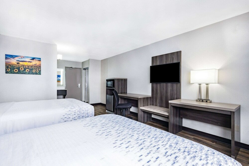 Фото Wingate by Wyndham Wichita Airport