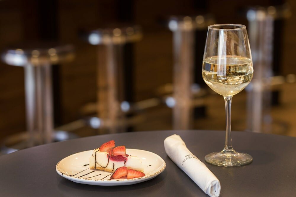 Фото Courtyard by Marriott Hartford Manchester