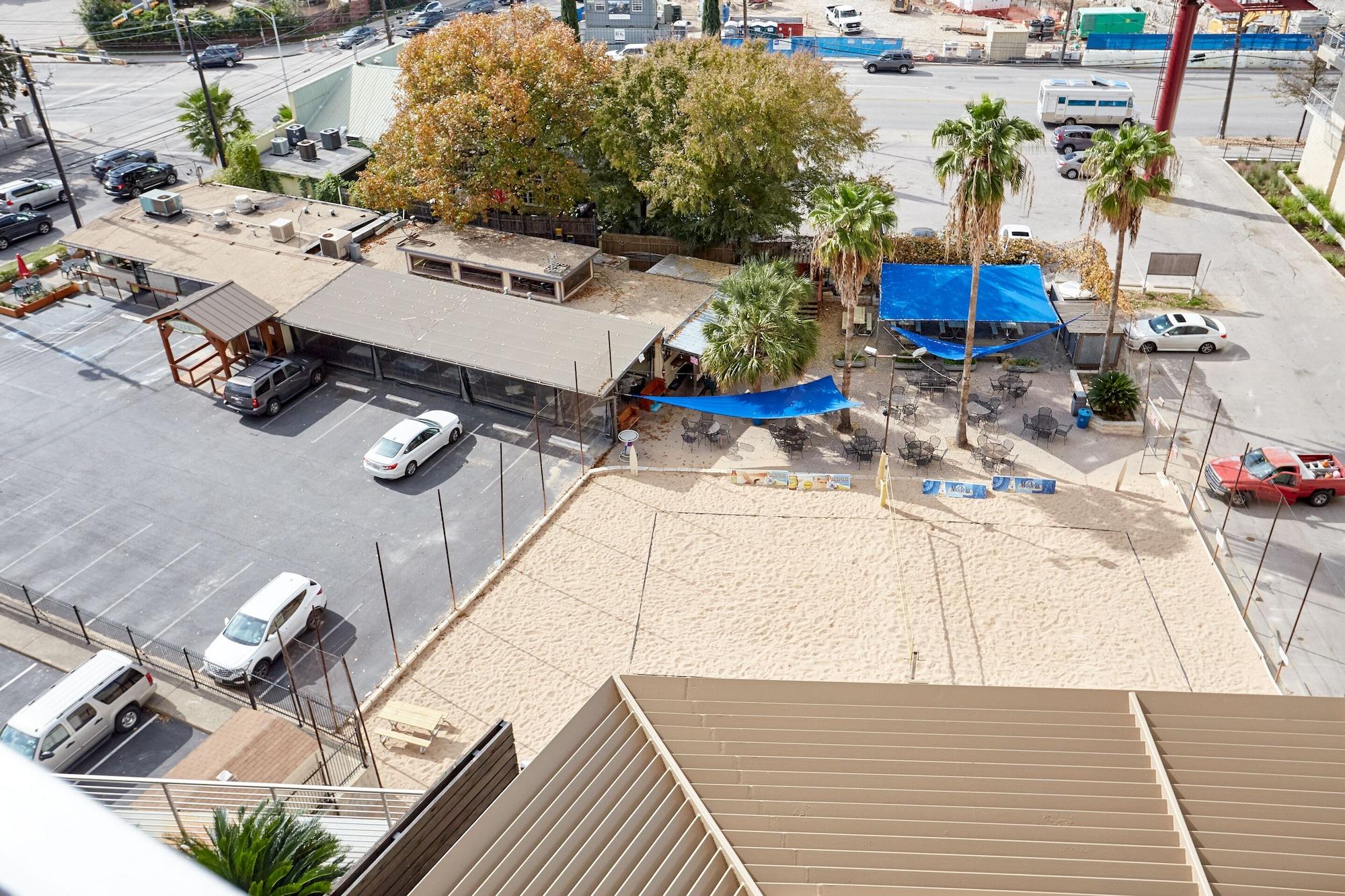 Фото Sonder at The Catherine