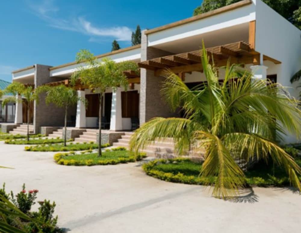 Фото Paraiso Rainforest and Beach Hotel