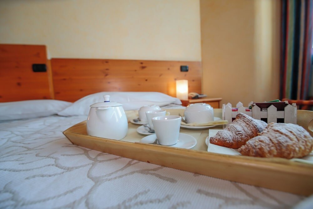 Фото Pràcatinat Hotel & Restaurant