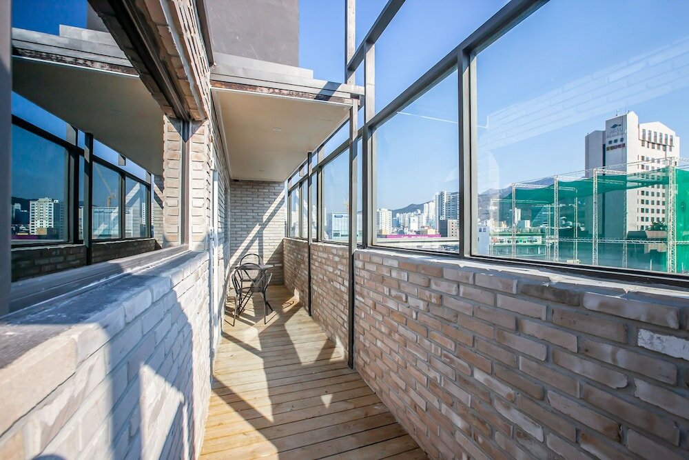 Фото Brown Dot Hotel Sasang Renecite