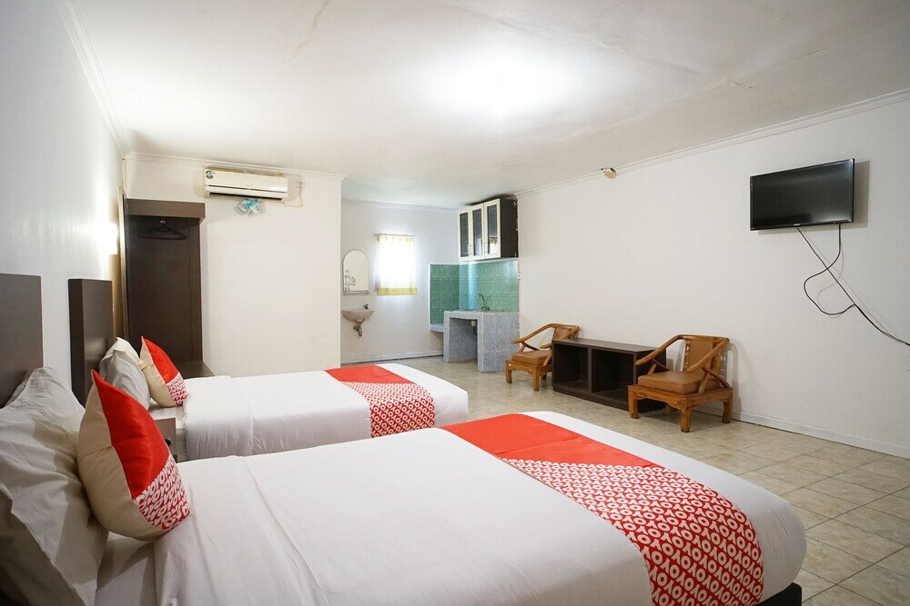 Фото Capital O 2885 Hemra Hotel