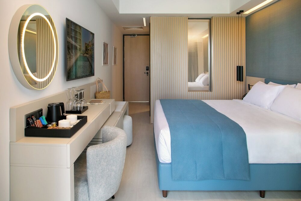 Фото Mercure Larnaca Beach Resort