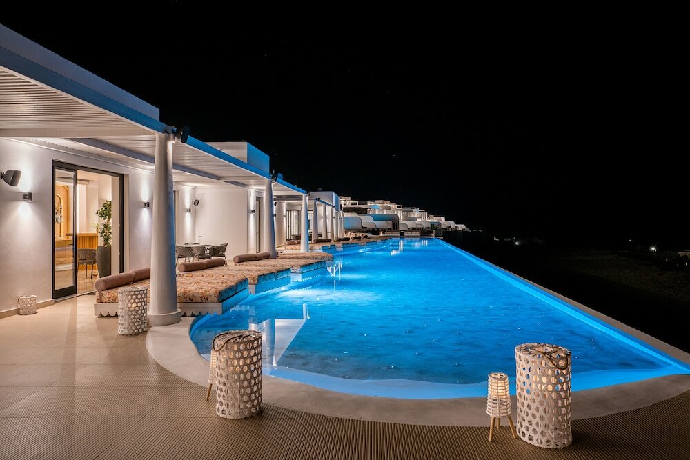 Фото Cresanto Luxury Suites