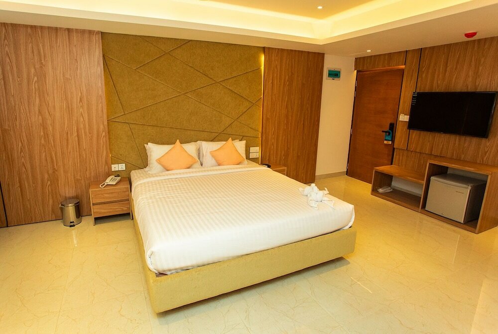 Фото Royal Raj Hotel