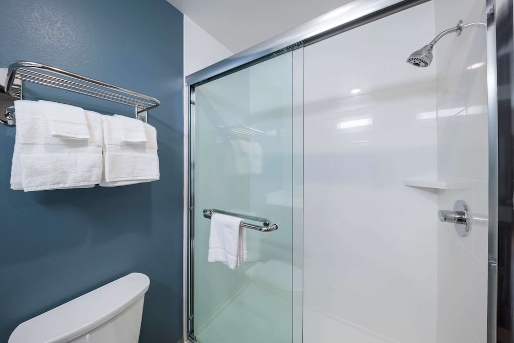 Фото WoodSpring Suites Dallas Plano Central Legacy Drive