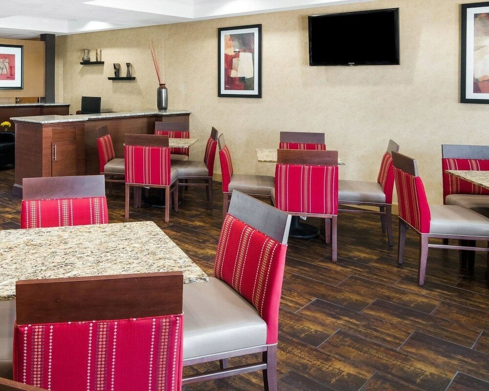 Фото Comfort Suites Las Colinas Center