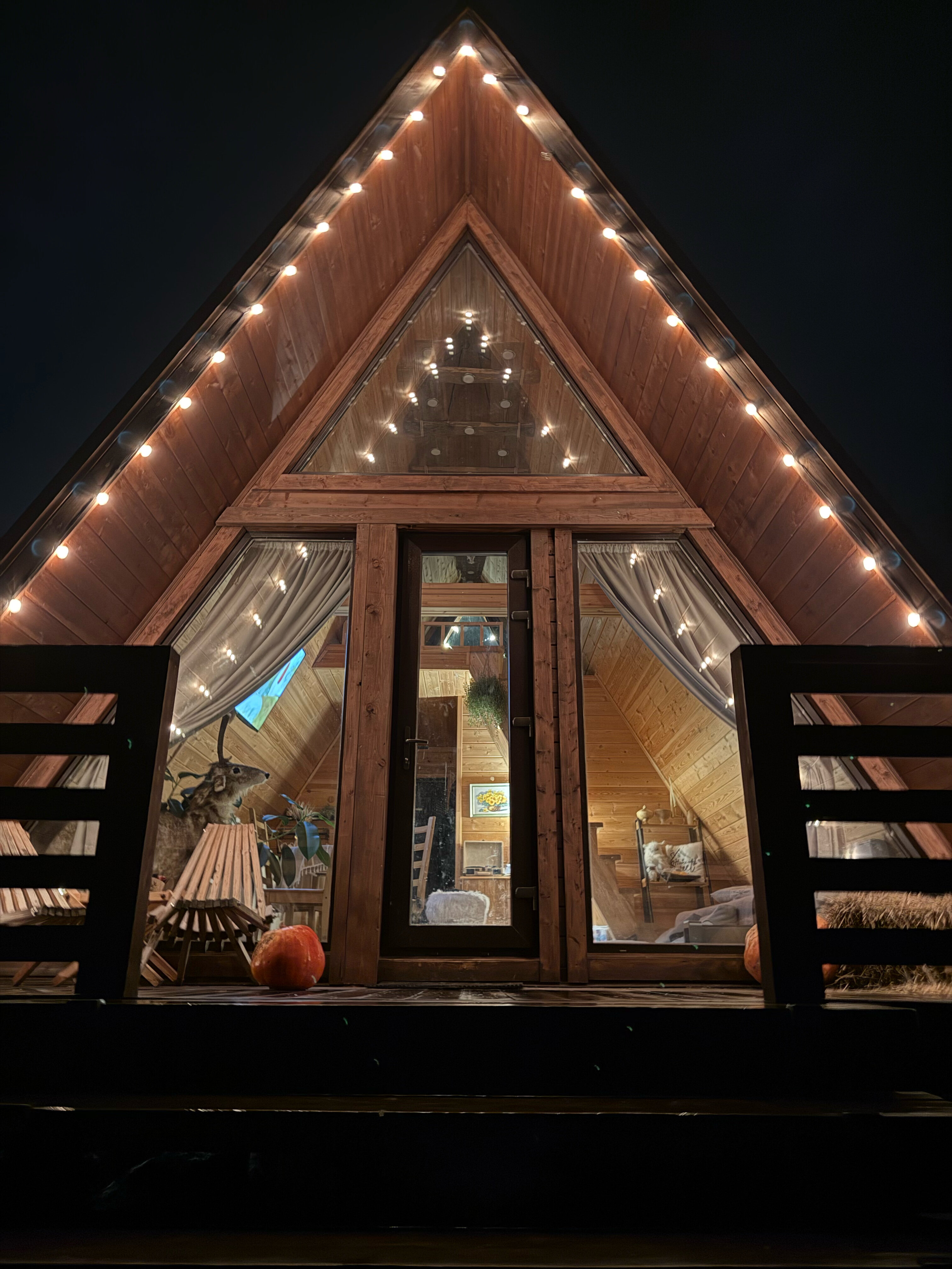 Фото Дом Углом