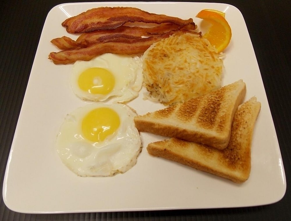 Фото Coast Dawson Creek Hotel