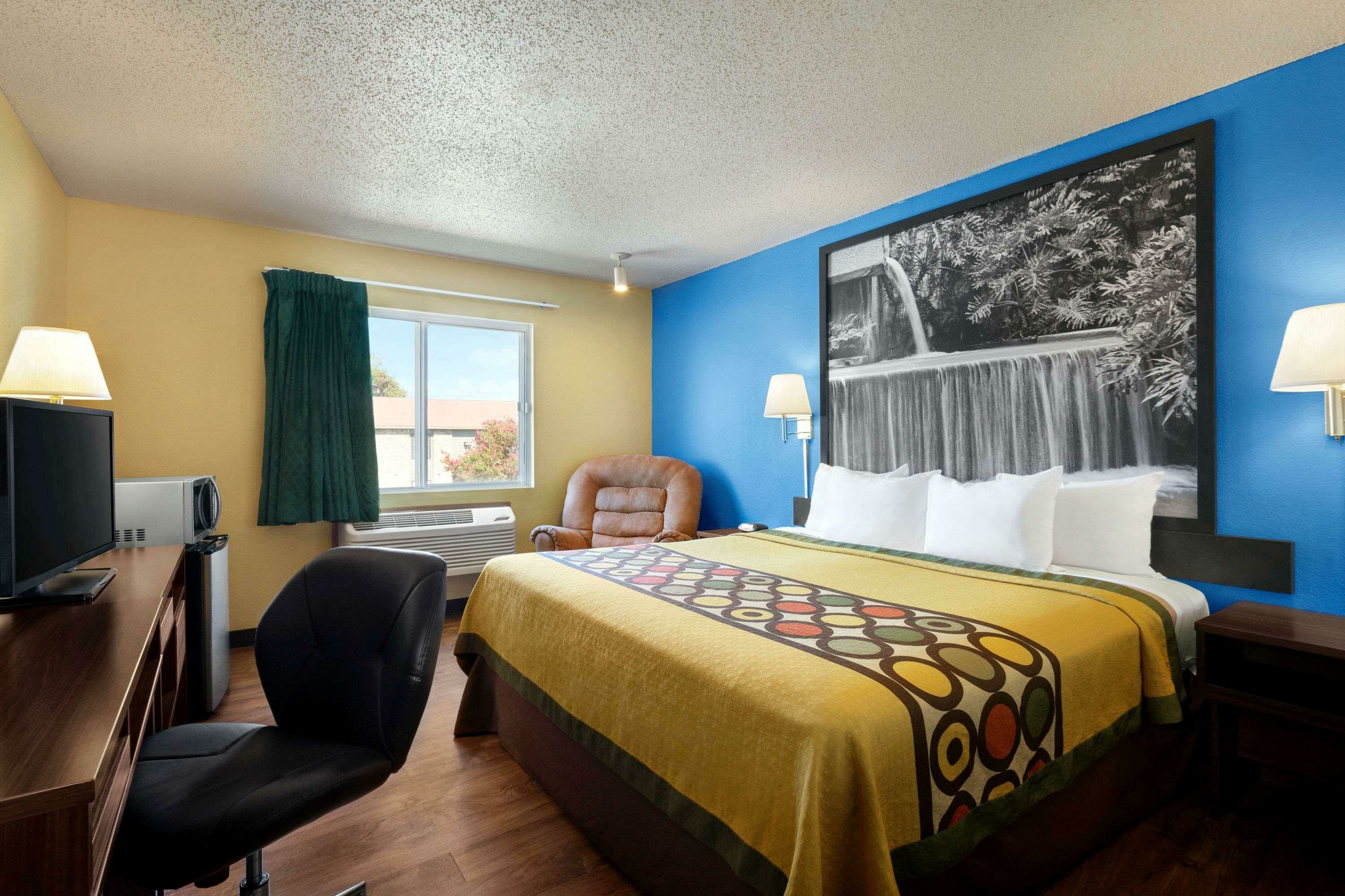 Фото Super 8 by Wyndham Waco University Area