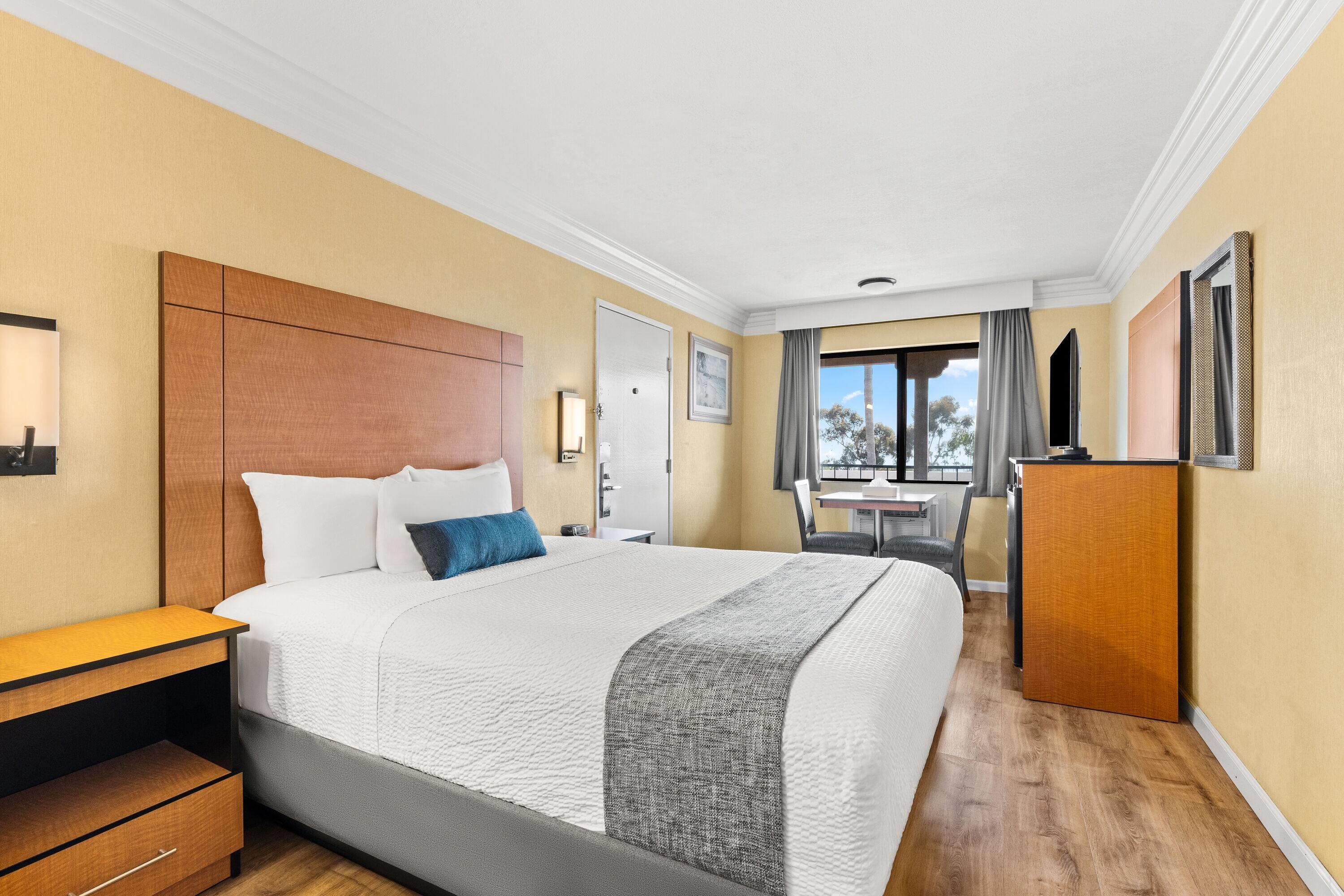 Фото Travelodge by Wyndham San Clemente Beach
