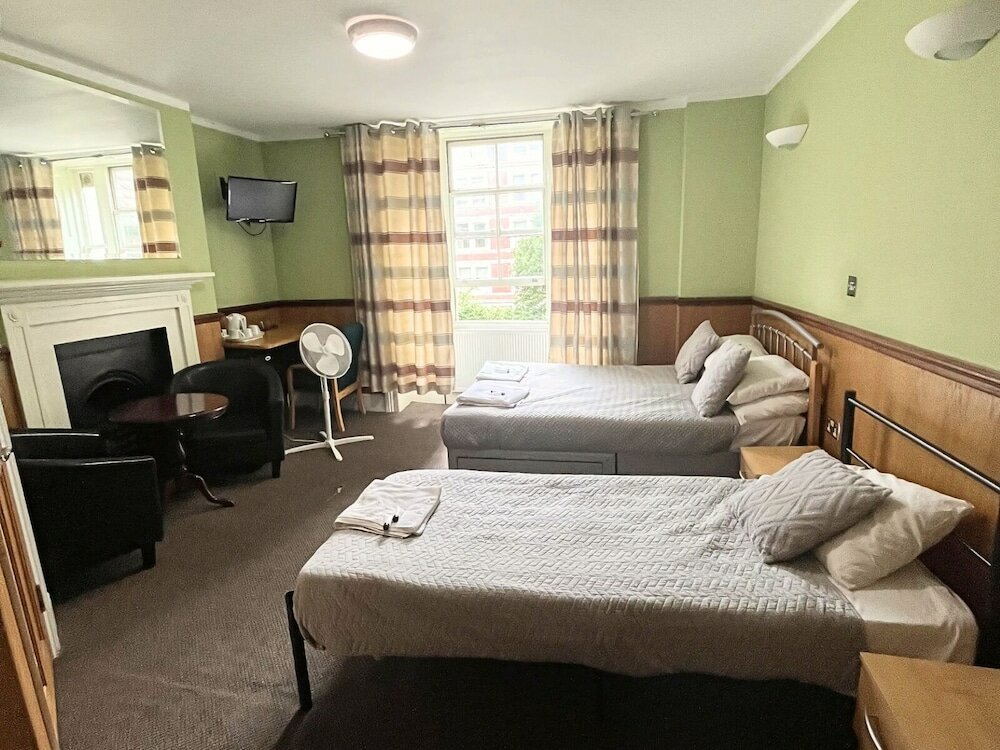 Фото Gower House Hotel