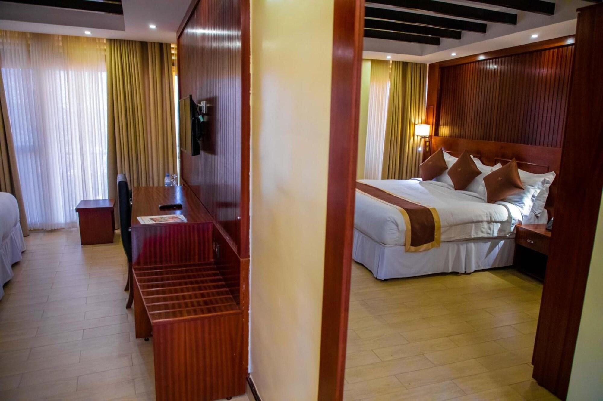 Фото Sainte Famille Hotel