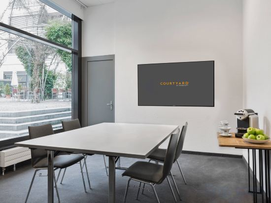 Фото Courtyard by Marriott Zurich North
