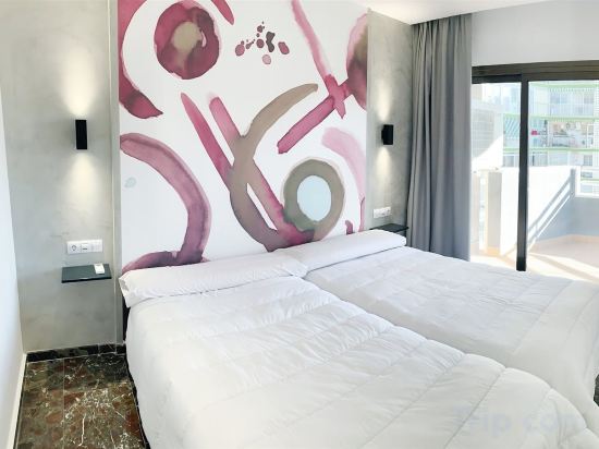 Фото Apartamentos San Jaime Center Suites