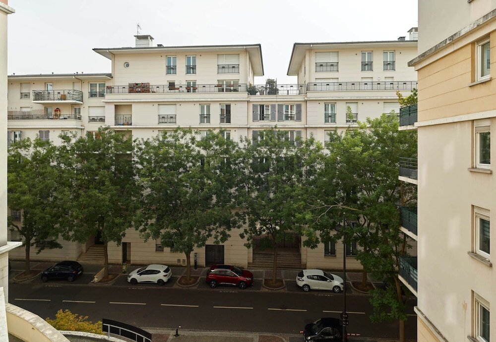 Фото B&b Hotel Rueil Malmaison Gare