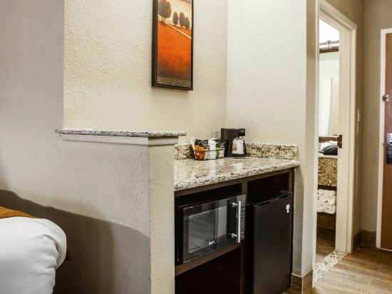 Фото Comfort Suites near Route 66