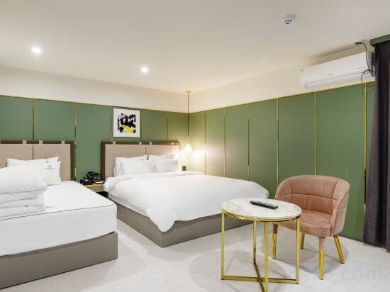 Фото Brown Dot Hotel Minam