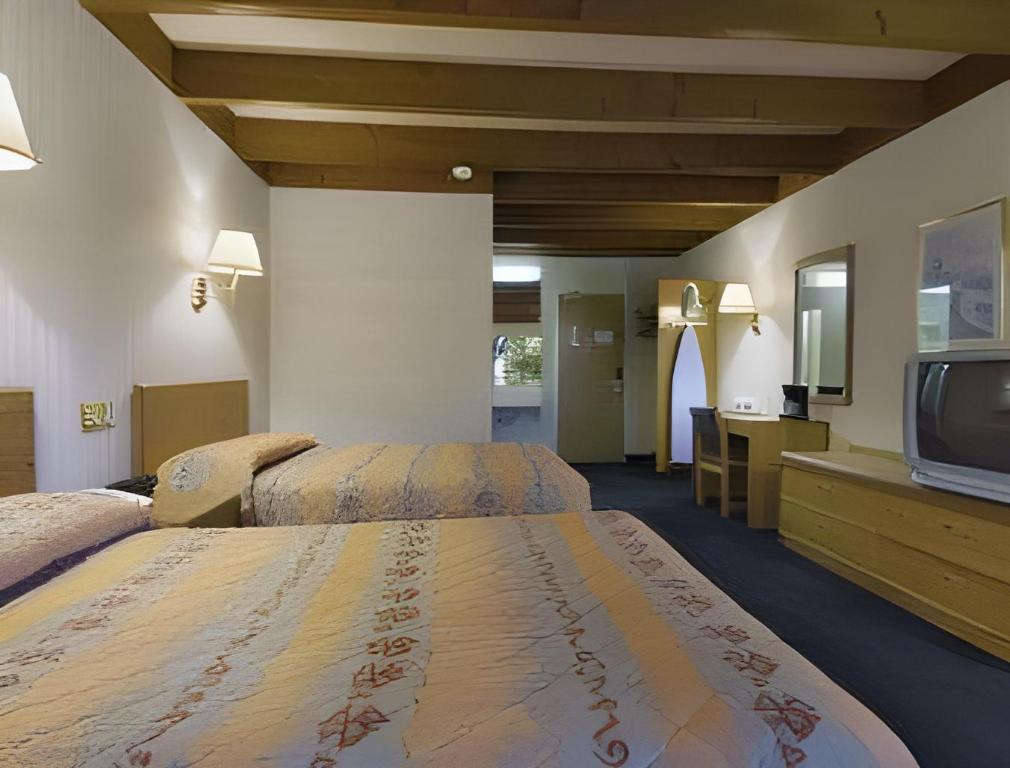 Фото Knights Inn Liberty