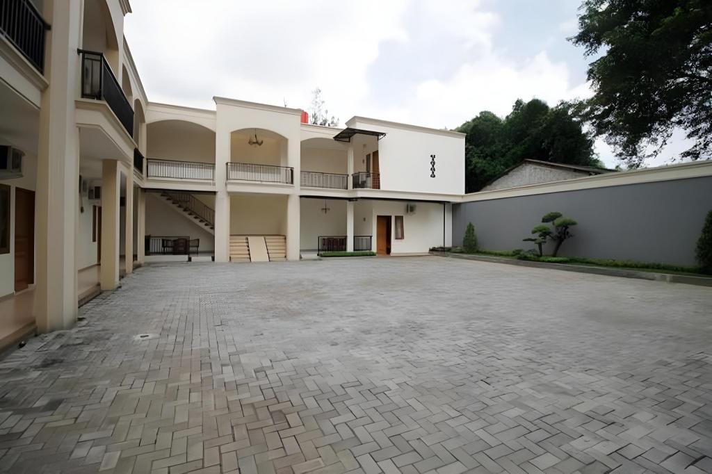 Фото RedDoorz near Mercu Buana University