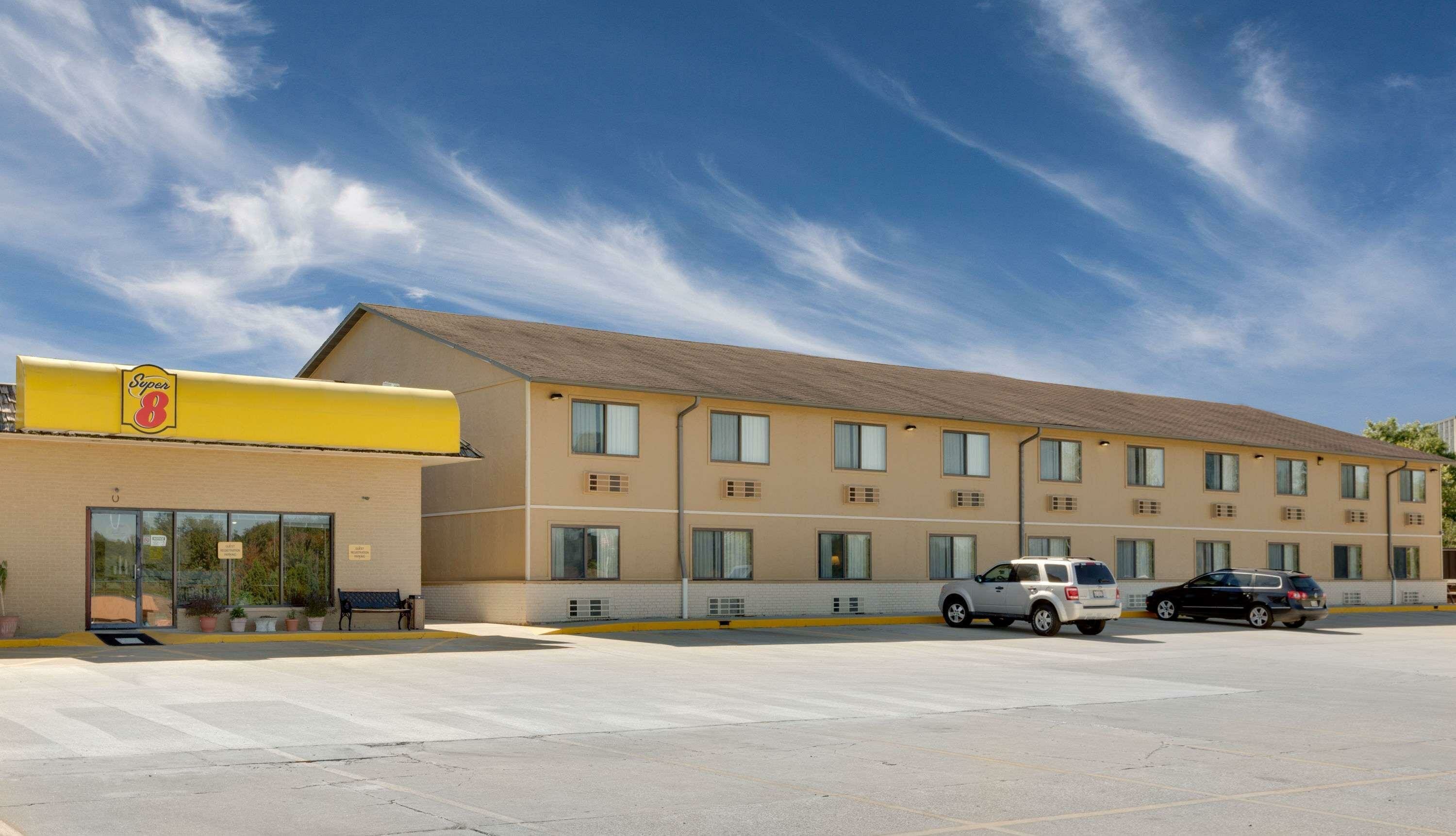 Фото Super 8 by Wyndham Macomb